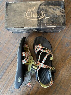 Chaco size 9 ZX2 Classic sandals in Prism Yellow with original box